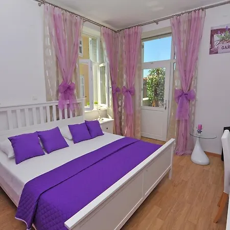 Luxury Nirvana Гостевой дом 4*