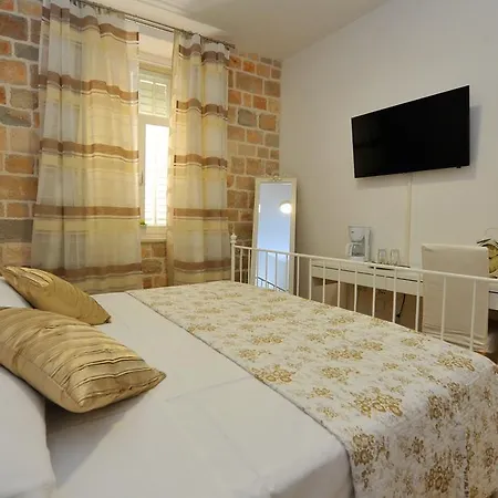 Luxury Nirvana Πανσιόν Σπλιτ